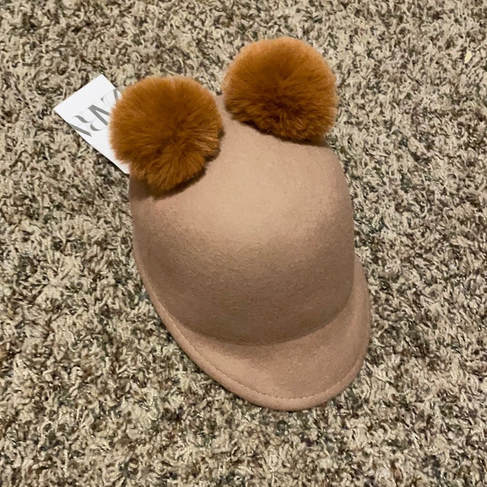 NWT Zara Pom Pom girls hat